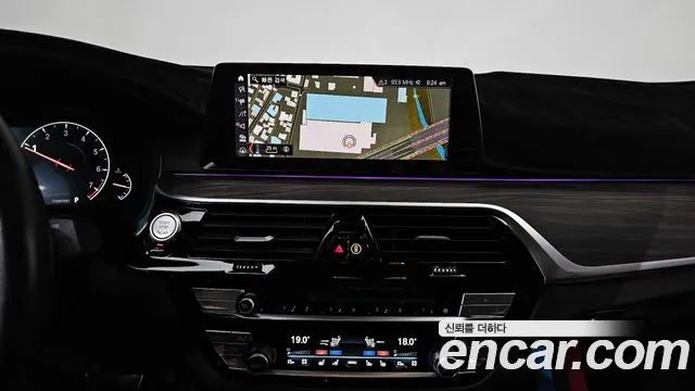 BMW 5 серии 2019 thumb 5