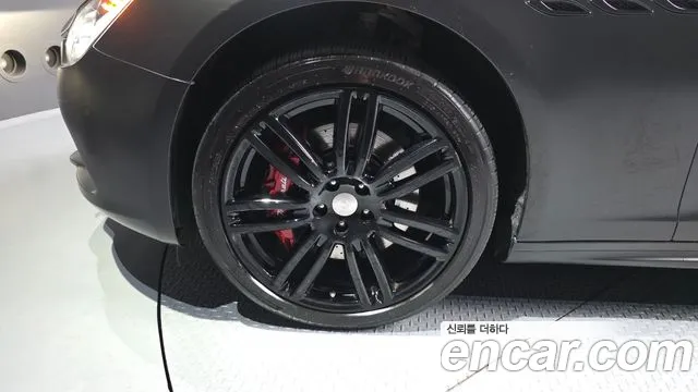 Maserati Ghibli 2017 thumb 10