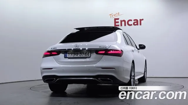 Mercedes-Benz E-Class 2021 thumb 10