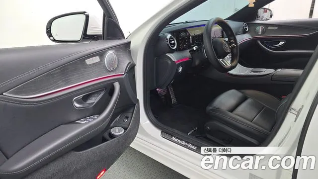 Mercedes-Benz E-Class 2021 thumb 2
