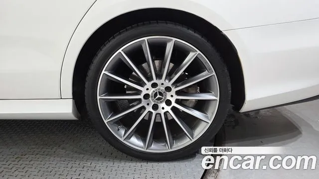 Mercedes-Benz E-Class 2021 thumb 7