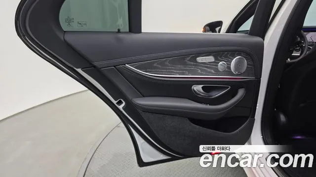 Mercedes-Benz E-Class 2021 thumb 5