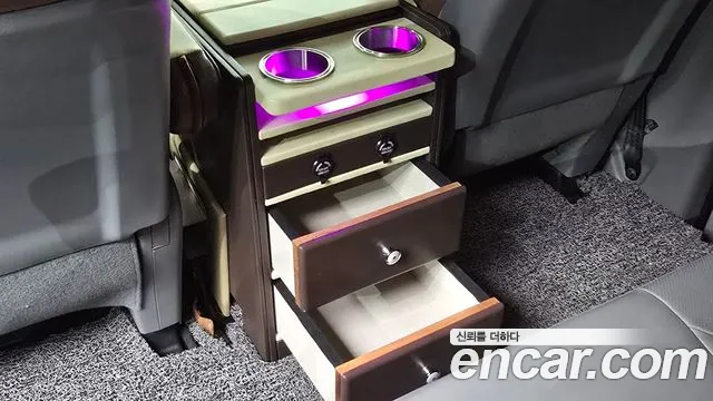 Hyundai Staria 2019 thumb 3