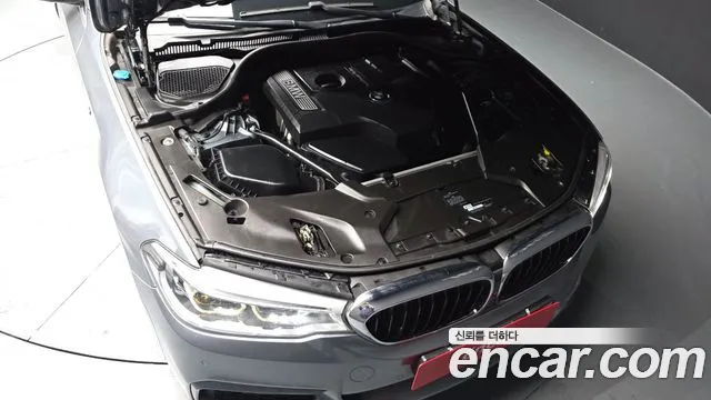 BMW 5 серии 2017 thumb 9