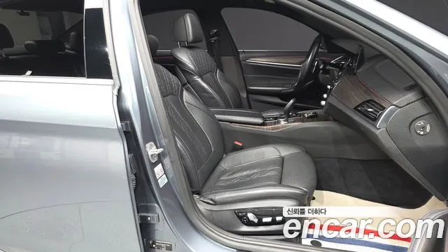 BMW 5 серии 2017 thumb 6