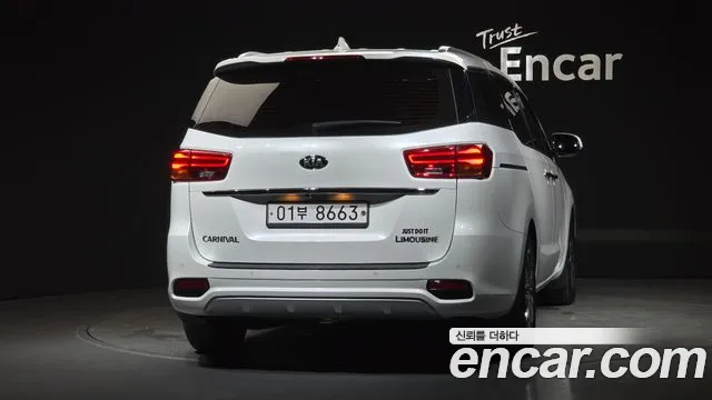 Kia Carnival 2019 thumb 3
