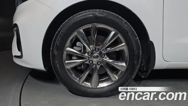 Kia Carnival 2019 thumb 9