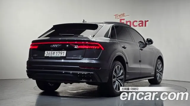 Audi Q8 2021 thumb 12