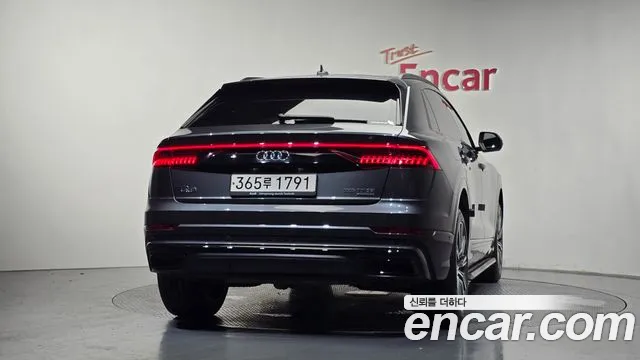 Audi Q8 2021 thumb 7
