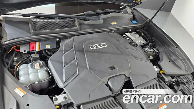 Audi Q8 2021 thumb 3