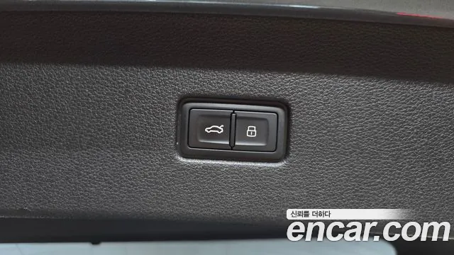 Audi Q8 2021 thumb 11