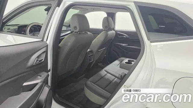 Chevrolet Tracker 2023 thumb 2