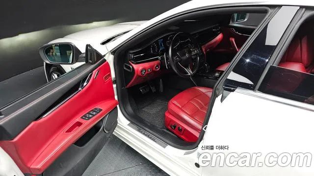 Maserati Quattroporte 2018 thumb 6