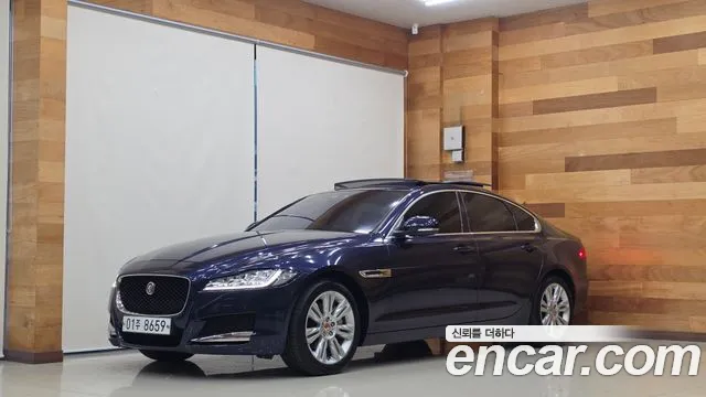 Jaguar XF 2017 thumb 2