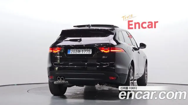 Jaguar F-Pace 2018 thumb 12