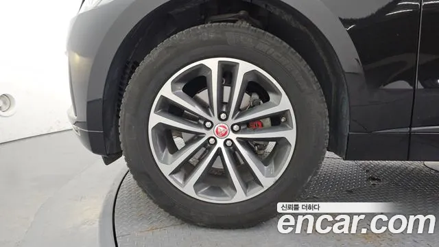 Jaguar F-Pace 2018 thumb 8