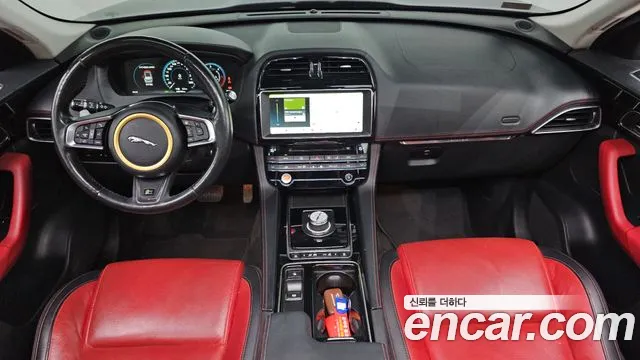 Jaguar F-Pace 2018 thumb 3