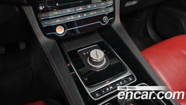 Jaguar F-Pace 2018 thumb 5