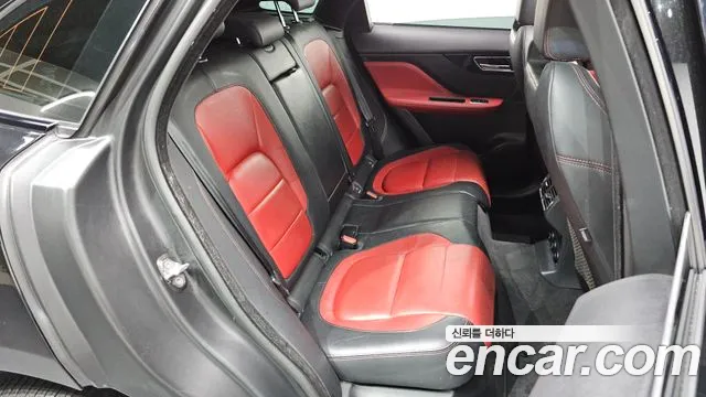 Jaguar F-Pace 2018 thumb 11