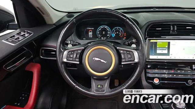 Jaguar F-Pace 2018 thumb 9