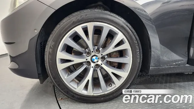 BMW 5 серии Gran Turismo 2011 thumb 2