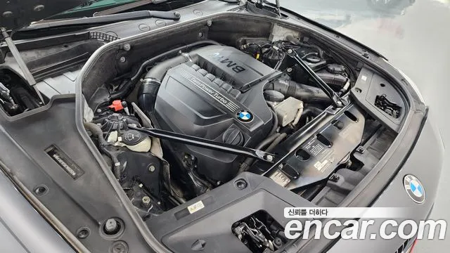 BMW 5 серии Gran Turismo 2011 thumb 12