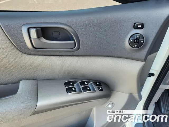 Kia Canival 2012 thumb 11