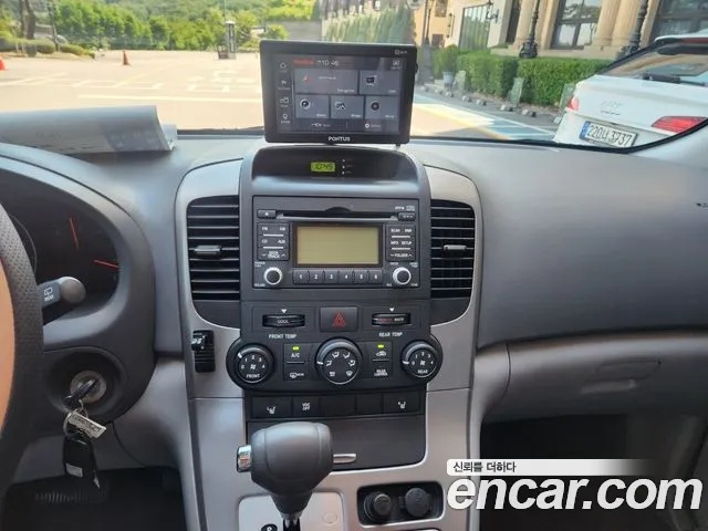 Kia Canival 2012 thumb 7