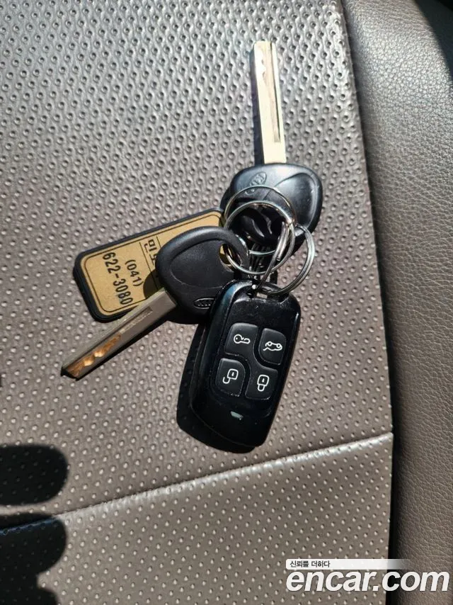 Kia Canival 2012 thumb 10