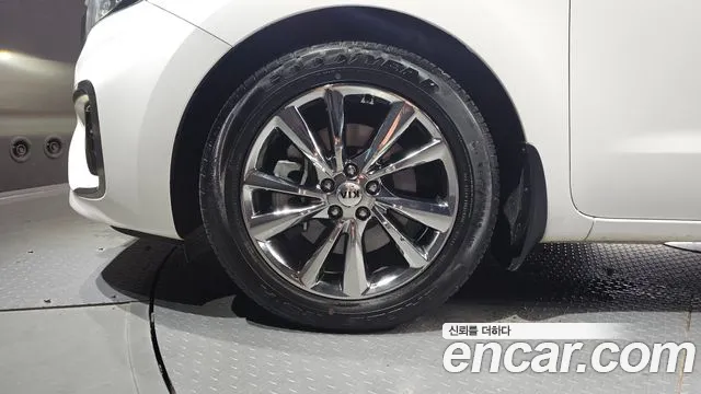 Kia Carnival 2018 thumb 6