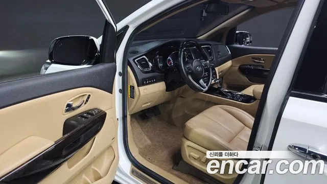 Kia Carnival 2018 thumb 12