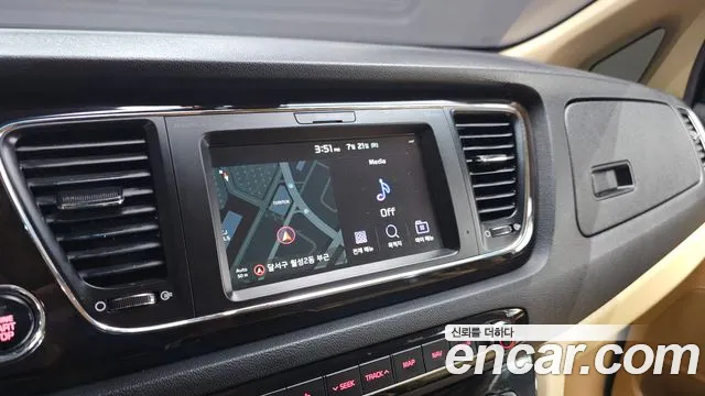 Kia Carnival 2018 thumb 10