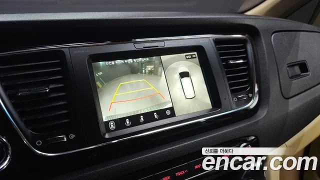 Kia Carnival 2018 thumb 5