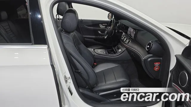 Mercedes-Benz E-Class 2020 thumb 7
