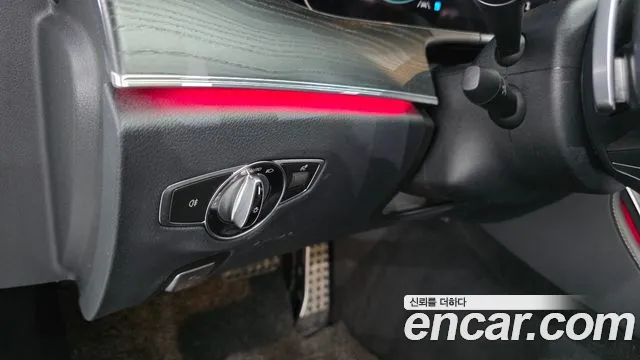 Mercedes-Benz E-Class 2020 thumb 12