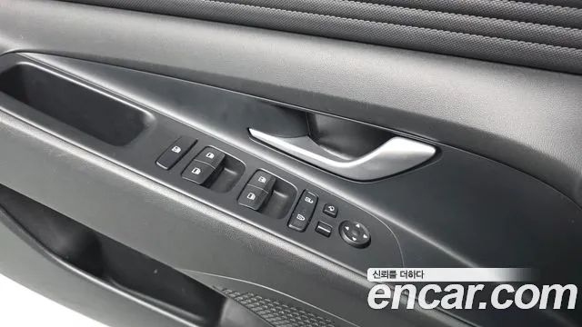 Hyundai Elantra 2022 thumb 6
