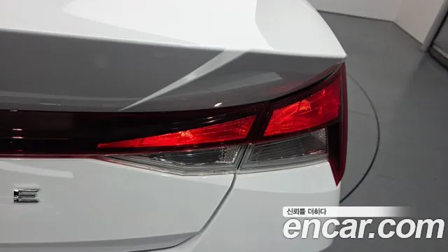 Hyundai Elantra 2022 thumb 2
