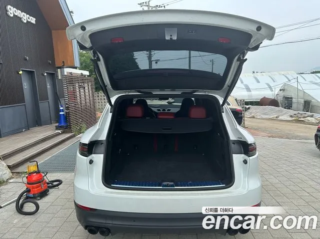 Porsche Cayenne 2023 thumb 3