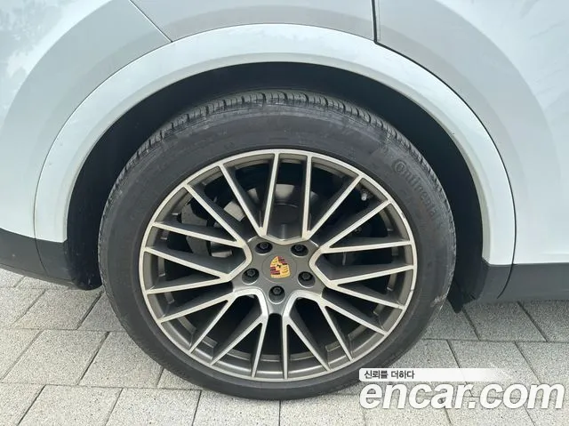 Porsche Cayenne 2023 thumb 8