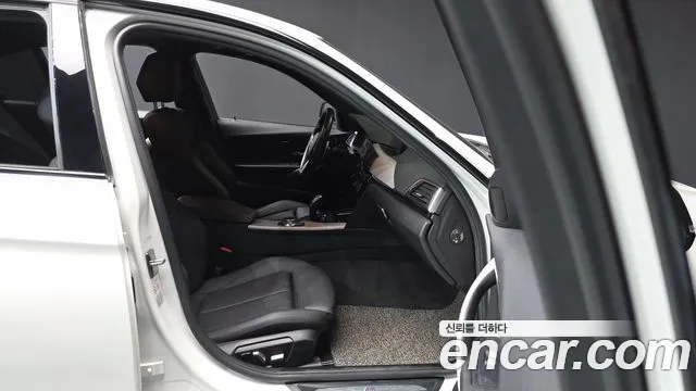 BMW 3 серии 2017 thumb 4