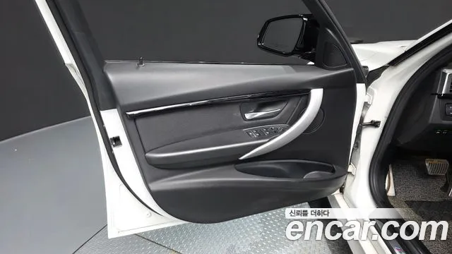 BMW 3 серии 2017 thumb 11