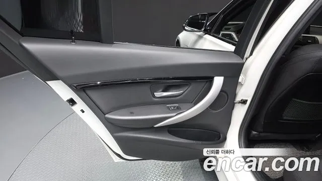 BMW 3 серии 2017 thumb 5