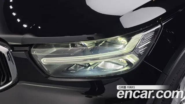 Volvo XC40 2019 thumb 4