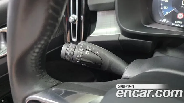 Volvo XC40 2019 thumb 8