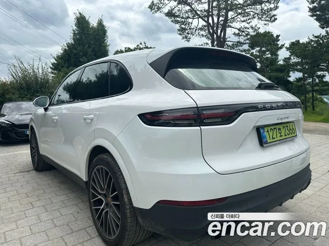 Porsche Cayenne 2023 thumb 6