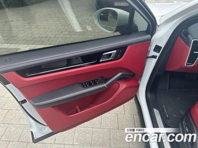 Porsche Cayenne 2023 thumb 2