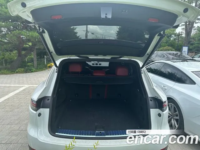 Porsche Cayenne 2023 thumb 5