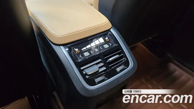 Volvo XC90 2019 thumb 2