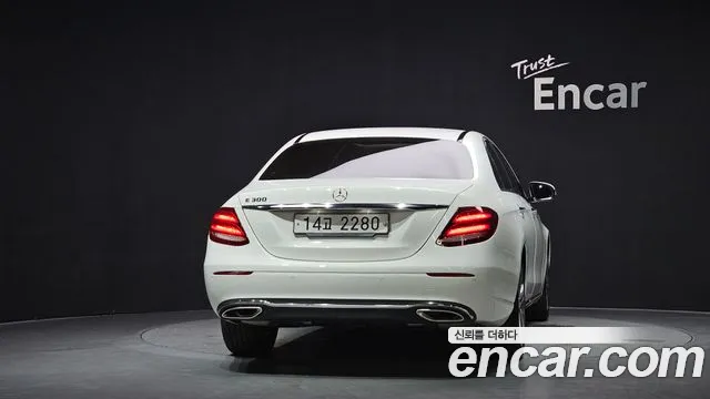 Mercedes-Benz E-Class 2019 thumb 3