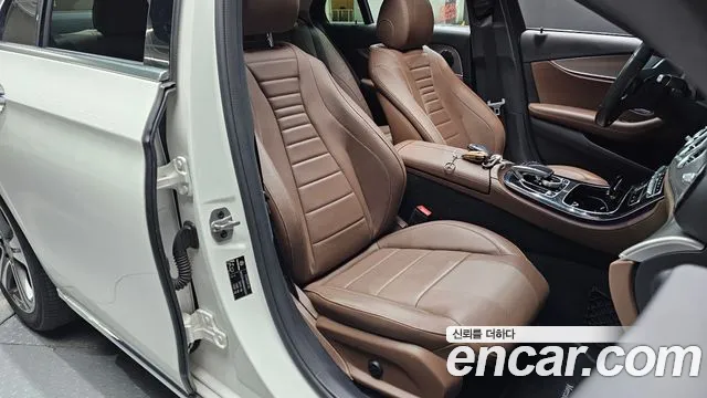 Mercedes-Benz E-Class 2019 thumb 8